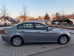 Blau Gebraucht 2005 BMW 320 Limousine | 3.850 € (Fairer Preis)