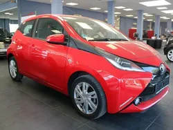 Rot Gebraucht 2016 Toyota Aygo X-play Kleinwagen | 7.980 € (Etwas zu teuer)
