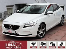 Weiss Gebraucht 2017 Volvo V40 Momentum Kombi | 17.980 € (Fairer Preis)