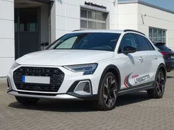 Gletscherweiß metallic Gebraucht 2024 Audi A3 S-Line Limousine | 38.900 € (Teuer)