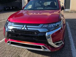 Rot Gebraucht 2020 Mitsubishi Outlander P-HEV SUV | 22.999 € (Guter Preis)