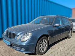 Blau Gebraucht 2005 Mercedes E320 Limousine | 2.180 €