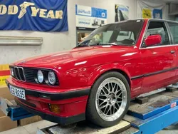 Rot Gebraucht 1989 BMW 325 Performance Limousine | 17.900 €