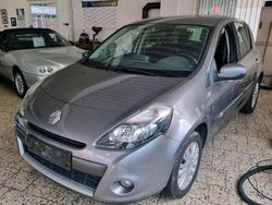 Grau Gebraucht 2011 Renault Clio II Kleinwagen | 3.750 €