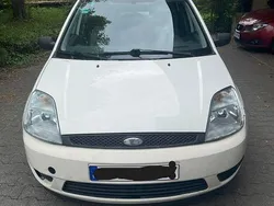 Weiß Gebraucht 2005 Ford Fiesta Kleinwagen | 950 € (Fairer Preis)