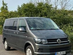 Grau Gebraucht 2017 VW T6 Van | 33.400 € (Teuer)