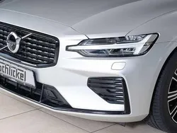 Bright silver metallic Gebraucht 2021 Volvo V60 R-Design Kombi | 28.300 € (Guter Preis)
