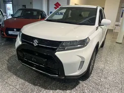 Cool white pearl metallic Neu 2024 Suzuki Vitara Comfort SUV | 22.990 € (Superpreis)