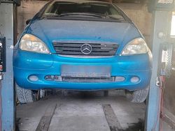 Blau Gebraucht 2000 Mercedes A140 Kombi | 400 €