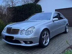 Silber Gebraucht 2003 Mercedes E320 AMG Limousine | 5.449 €