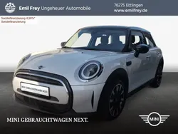British racing green metallic Gebraucht 2023 Mini Cooper Clubman Classic Kombi | 30.625 € (Etwas zu teuer)