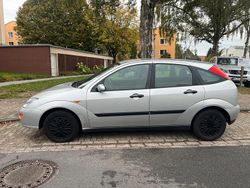 Grau Gebraucht 2000 Ford Focus Kleinwagen | 1.600 € (Fairer Preis)