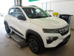 Weiß Gebraucht 2023 Dacia Spring Essentiel Kleinwagen | 14.997 € (Fairer Preis)