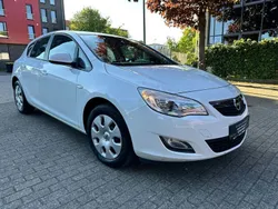 Weiß Gebraucht 2012 Opel Astra Design Edition Limousine | 4.850 € (Fairer Preis)