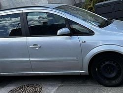 Grau Gebraucht 2009 Opel Zafira Innovation Van / Kleinbus | 3.200 € (Fairer Preis)