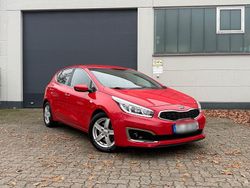 Rot Gebraucht 2016 Kia Ceed Vision Kleinwagen | 10.900 € (Fairer Preis)