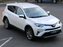 Weiß Gebraucht 2016 Toyota RAV4 SUV | 16.480 € (Etwas zu teuer)