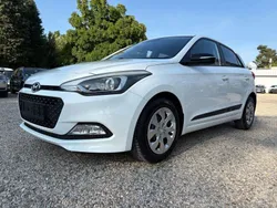 Weiß Gebraucht 2015 Hyundai i20 Blackline Limousine | 7.750 € (Guter Preis)