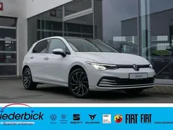 Weiss Gebraucht 2020 VW Golf VIII Life Limousine | 19.990 € (Fairer Preis)