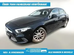 Kosmosschwarz metallic Gebraucht 2019 Mercedes A200 Progressive Limousine | 23.232 € (Fairer Preis)