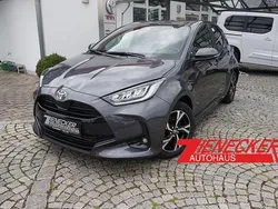 Neu 2025 Toyota Yaris Hybrid Limousine | 24.990 € (Fairer Preis)