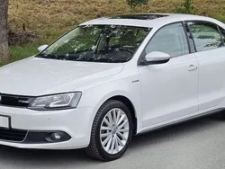 Weiß Gebraucht 2013 VW Jetta Hybrid Highline Limousine | 9.300 €