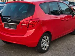 Rot Gebraucht 2011 Opel Meriva Van / Kleinbus | 2.200 € (Superpreis)