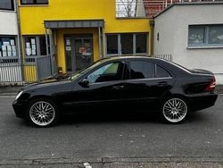 Schwarz Gebraucht 2006 Mercedes C280 Avantgarde Limousine | 4.400 €