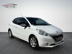 Blanc banquise Gebraucht 2014 Peugeot 208 Style Kleinwagen | 5.890 € (Etwas zu teuer)