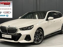 Mineralweiss metallic Gebraucht 2024 BMW 520 M Sport Kombi | 52.890 € (Etwas zu teuer)