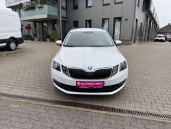 Weiß Gebraucht 2018 Skoda Octavia Ambition Kombi | 6.590 € (Fairer Preis)