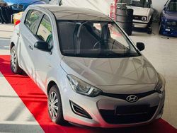 Silber Gebraucht 2013 Hyundai i20 Edition Kleinwagen | 5.650 € (Etwas zu teuer)