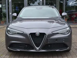 Grigio vesuvio, metallic Gebraucht 2017 Alfa Romeo Giulia Super Limousine | 20.250 € (Guter Preis)