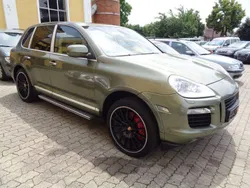 Grün Gebraucht 2006 Porsche Cayenne Turbo SUV | 13.780 €