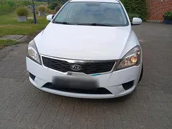 Weiß Gebraucht 2012 Kia Ceed Kombi | 6.500 €