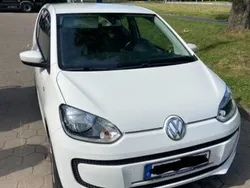 Weiß Gebraucht 2016 VW up! Kleinwagen | 6.900 € (Etwas zu teuer)