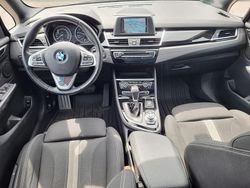Weiß Gebraucht 2016 BMW 220 Gran Tourer Sport Line Van / Kleinbus | 16.000 € (Fairer Preis)