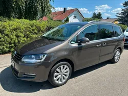 Braun Gebraucht 2017 VW Sharan Van / Kleinbus | 13.900 € (Guter Preis)