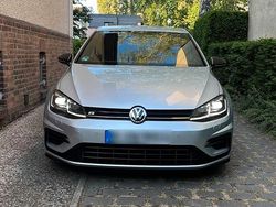 Silber Gebraucht 2018 VW Golf VII R Limousine | 35.000 €