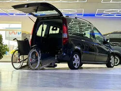 Schwarz Gebraucht 2006 Mercedes Vaneo Van / Kleinbus | 11.900 €