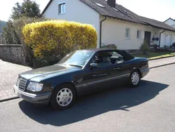 Schwarz Gebraucht 1993 Mercedes E220 Sportline Cabrio | 22.800 €
