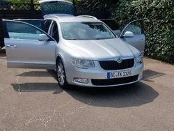 Schwarz Gebraucht 2011 Skoda Superb Comfort Kombi | 5.750 € (Fairer Preis)