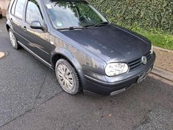 Grau Gebraucht 2000 VW Golf IV Kleinwagen | 2.499 € (Etwas zu teuer)