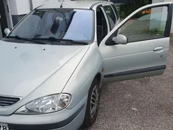Silber Gebraucht 2002 Renault Mégane GrandTour Expression Kombi | 2.150 € (Fairer Preis)
