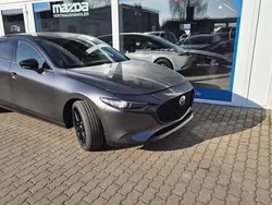 Grau Neu 2025 Mazda 3 Nagisa Limousine | 31.940 € (Fairer Preis)