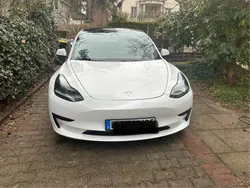 Weiß Gebraucht 2021 Tesla Model 3 Standard Range Plus Limousine | 22.990 € (Guter Preis)