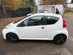 Weiß Gebraucht 2010 Peugeot 107 Kleinwagen | 2.250 € (Fairer Preis)
