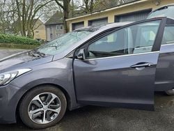 Grau Gebraucht 2015 Hyundai i30 Kombi | 6.999 € (Guter Preis)