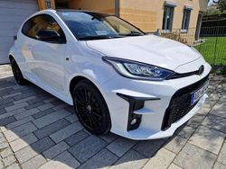 Weiß Gebraucht 2024 Toyota Yaris Limousine | 35.980 € (Superpreis)