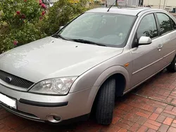 Silber Gebraucht 2002 Ford Mondeo Ghia Limousine | 1.650 € (Etwas zu teuer)